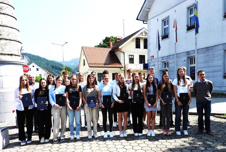 Devetošolke in devetošolci pri sprejemu župana Občine Cerklje na Gorenjskem 1